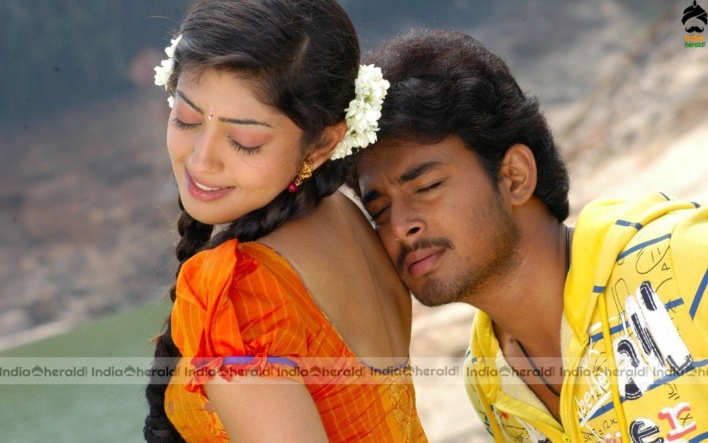 Pranitha Unseen Rare Hot Photos from her Debut movie in Sandalwood Set 1