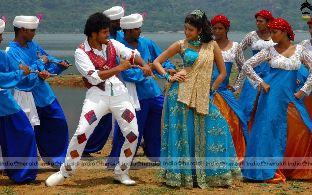 Pranitha Unseen Rare Hot Photos from her Debut movie in Sandalwood Set 1