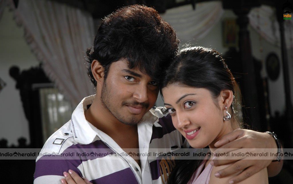 Pranitha Unseen Rare Hot Photos from her Debut movie in Sandalwood Set 2