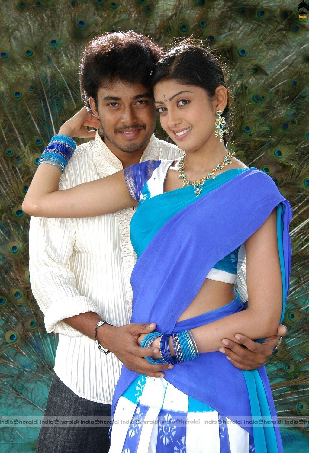 Pranitha Unseen Rare Hot Photos from her Debut movie in Sandalwood Set 2