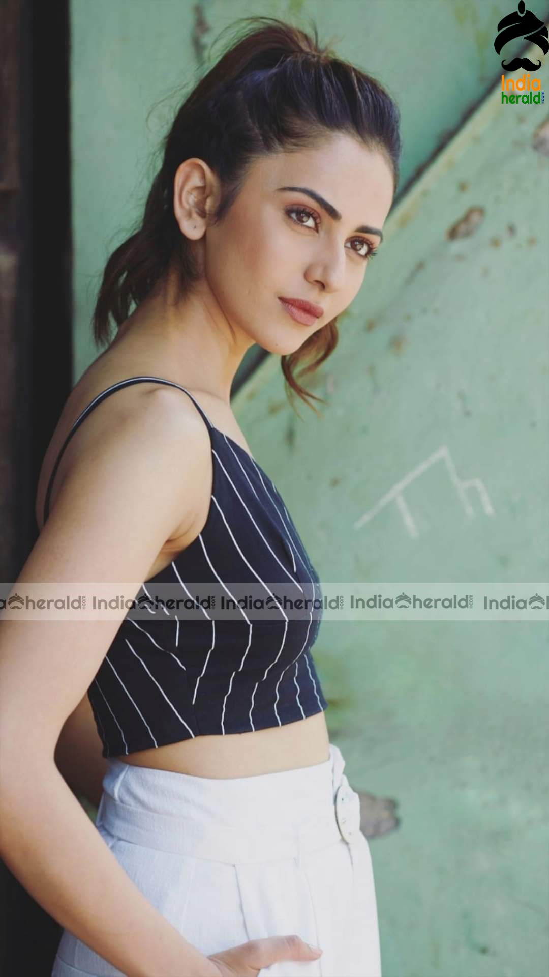 Rakul Preet Ravishing Hot Photos in various Sexy Dresses to erect your mood Set 5