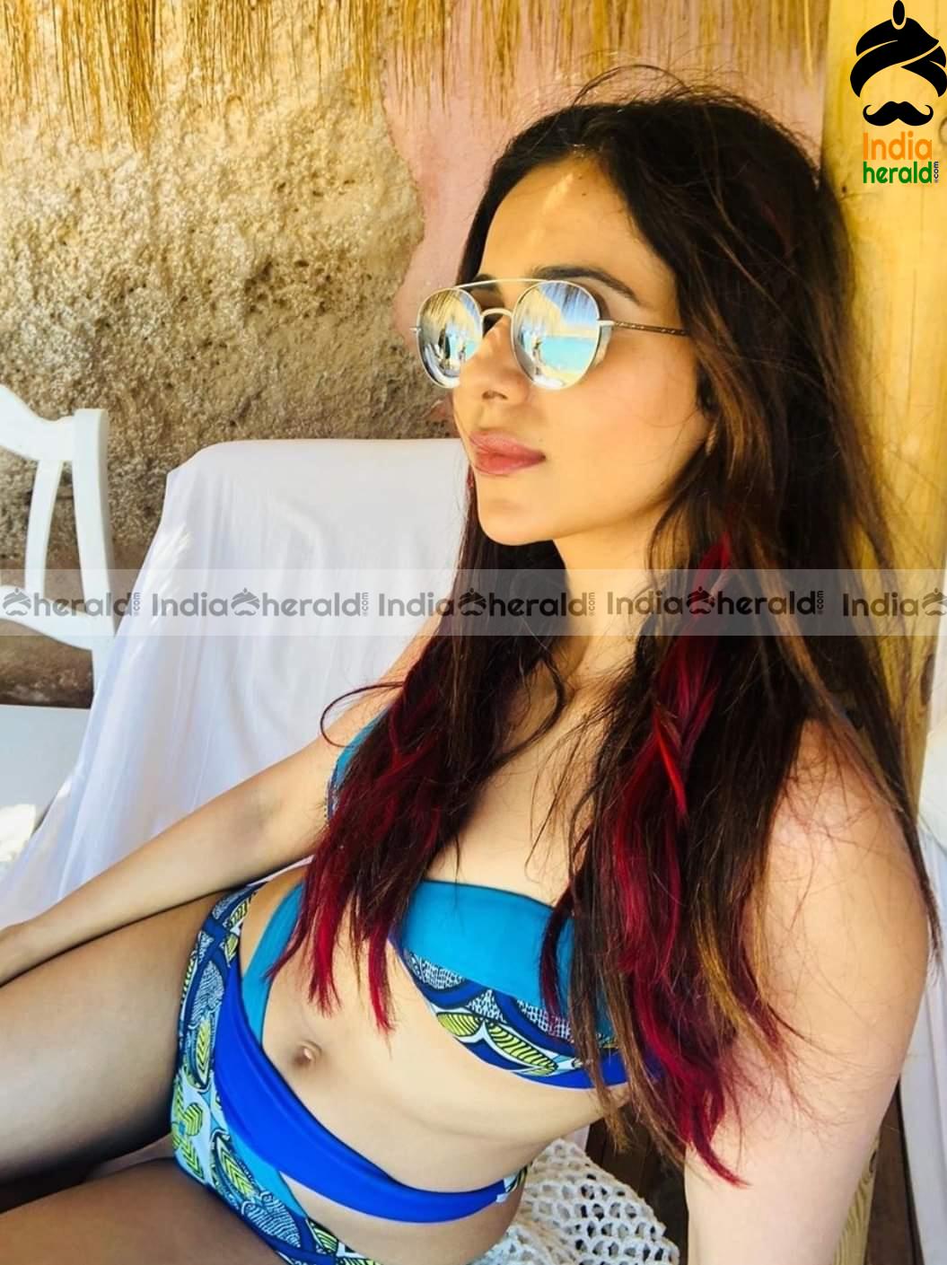 Rakul Preet Ravishing Hot Photos in various Sexy Dresses to erect your mood Set 5