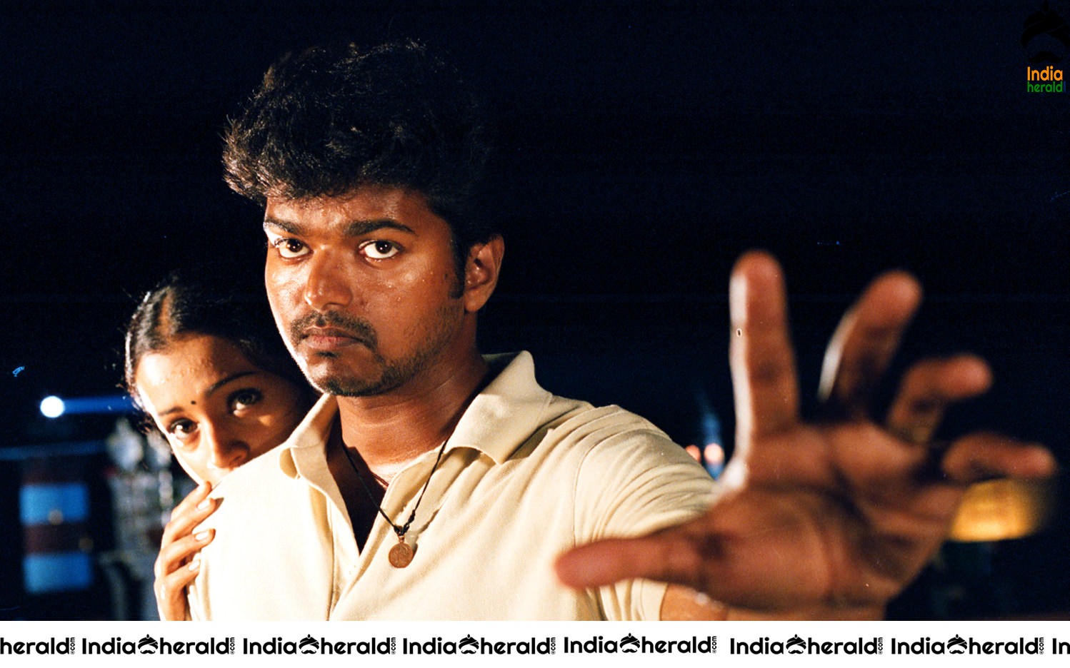 Rare and Unseen Photos of 2004 Blockbuster Okkadu Remake featuring Vijay and Trisha Set 3