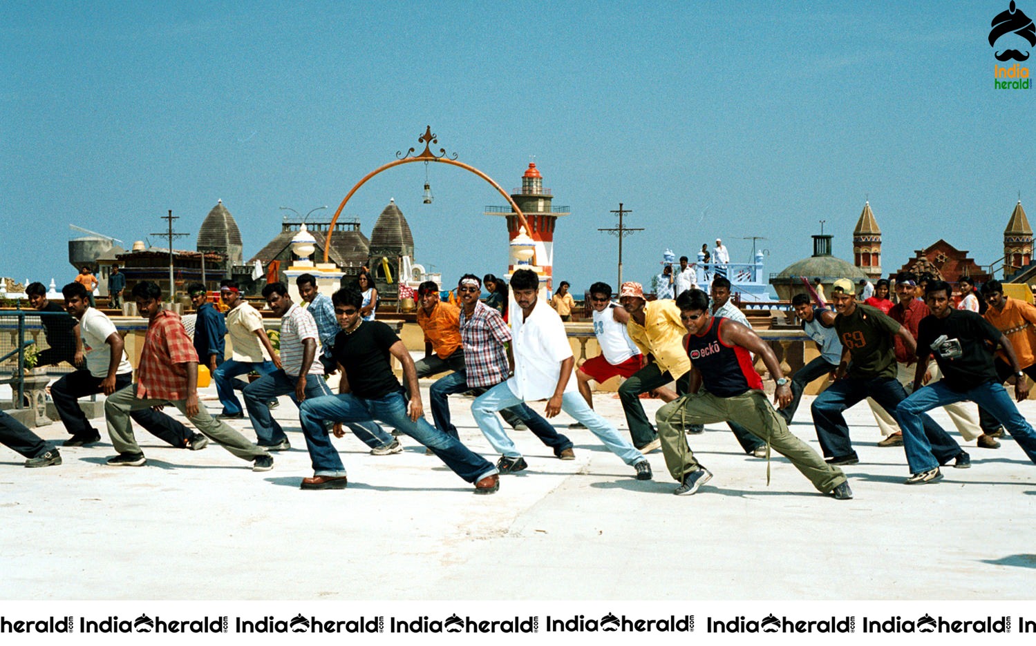 Rare and Unseen Photos of 2004 Blockbuster Okkadu Remake featuring Vijay and Trisha Set 3