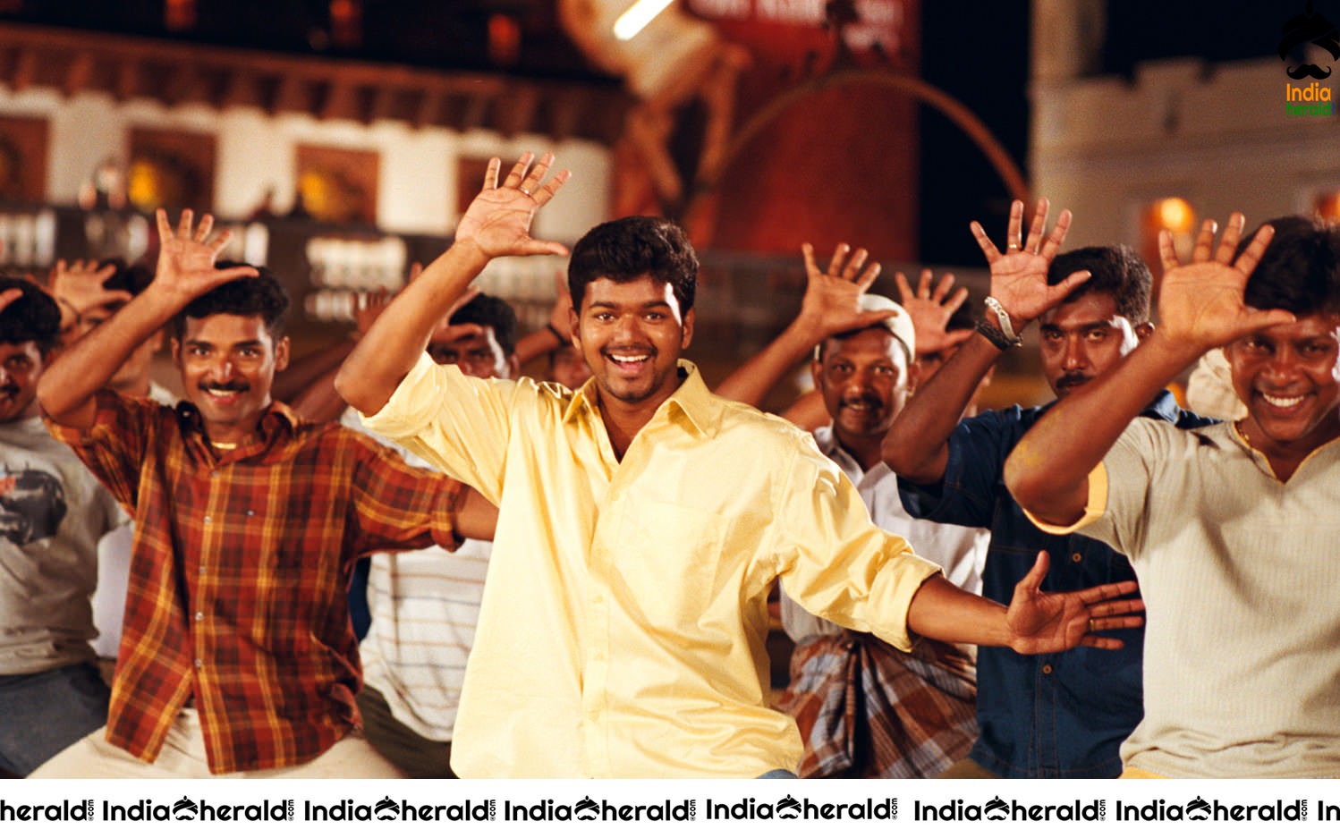 Rare and Unseen Photos of 2004 Blockbuster Okkadu Remake featuring Vijay and Trisha Set 3