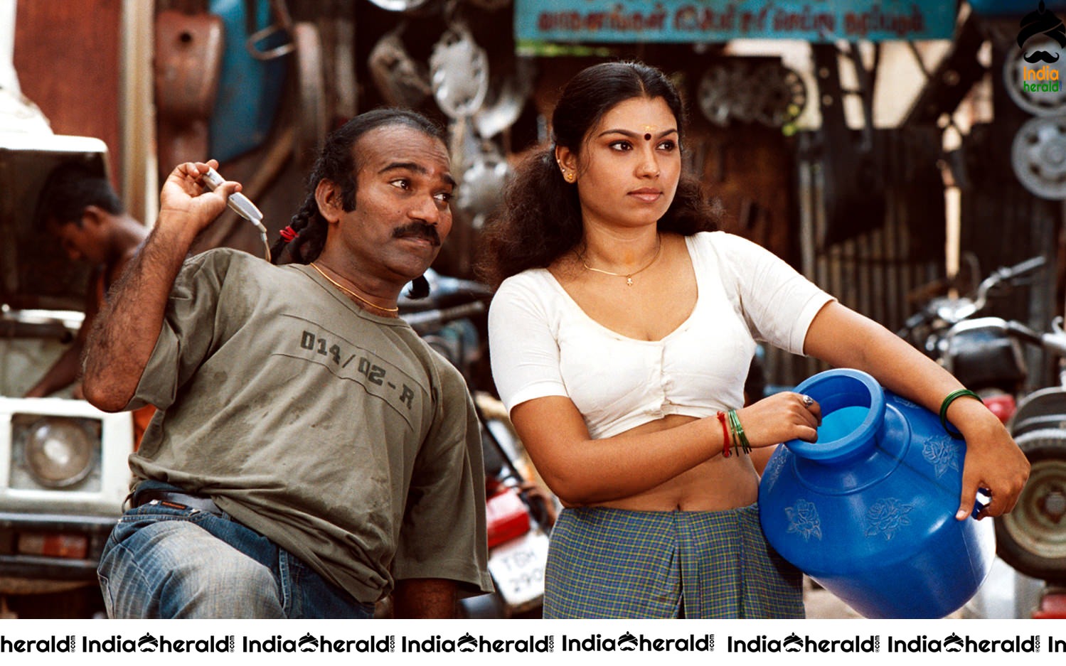 Rare and Unseen Photos of 2004 Blockbuster Okkadu Remake featuring Vijay and Trisha Set 3