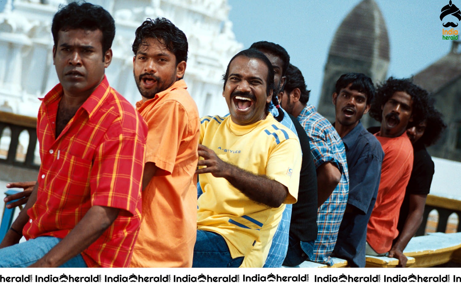 Rare and Unseen Photos of 2004 Blockbuster Okkadu Remake featuring Vijay and Trisha Set 4