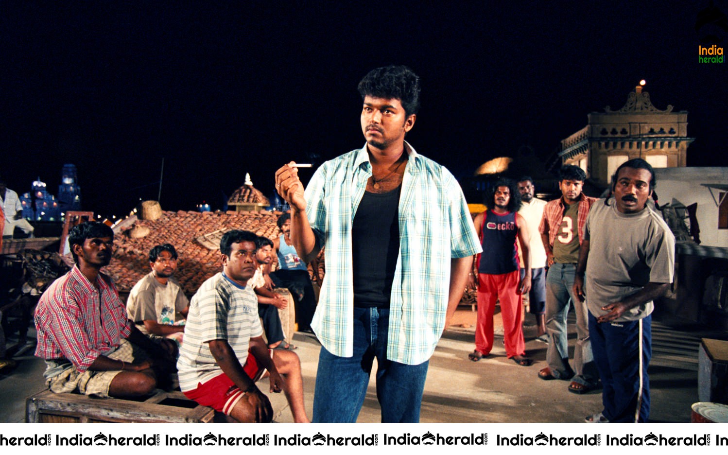 Rare and Unseen Photos of 2004 Blockbuster Okkadu Remake featuring Vijay and Trisha Set 4