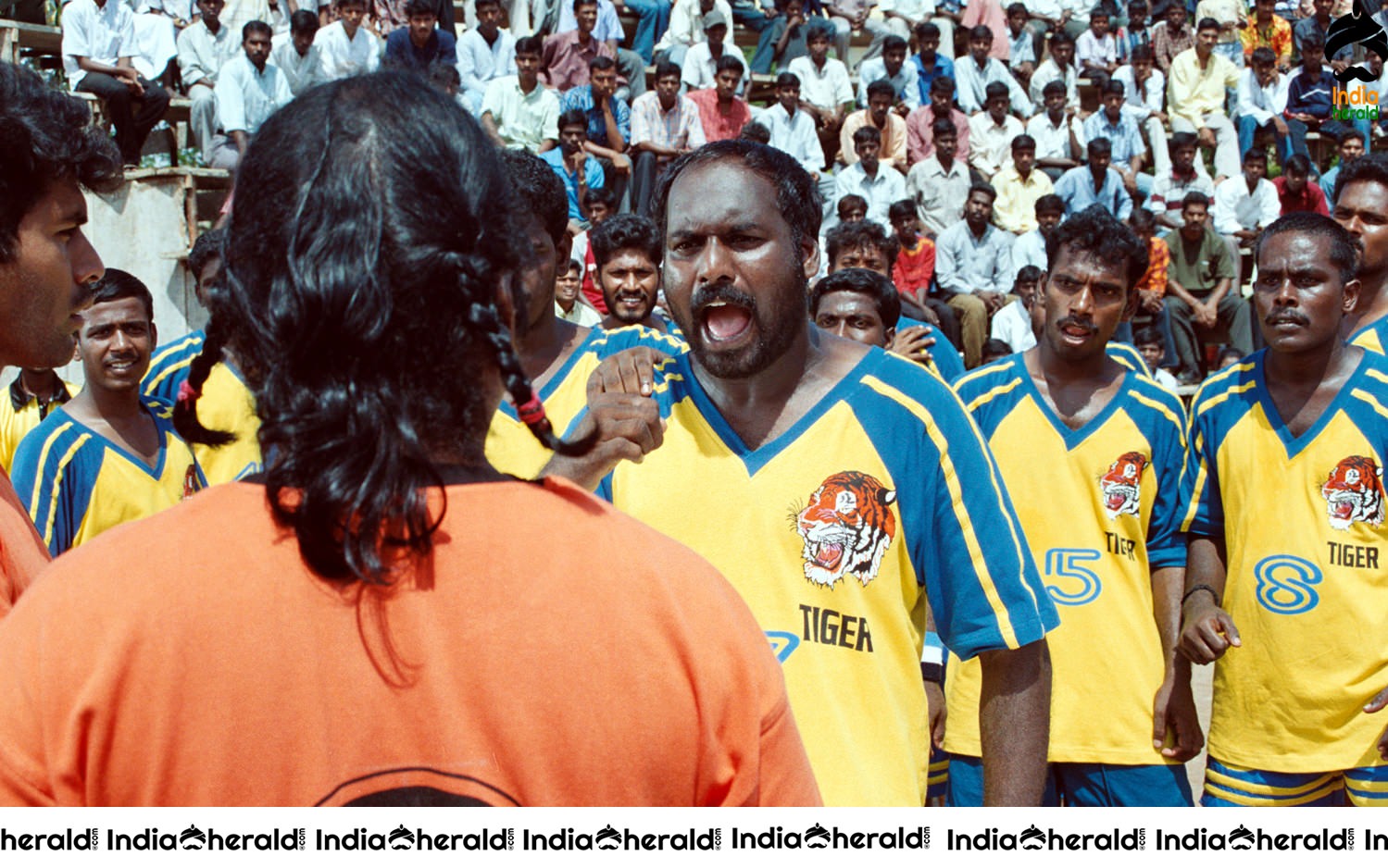 Rare and Unseen Photos of 2004 Blockbuster Okkadu Remake featuring Vijay and Trisha Set 4