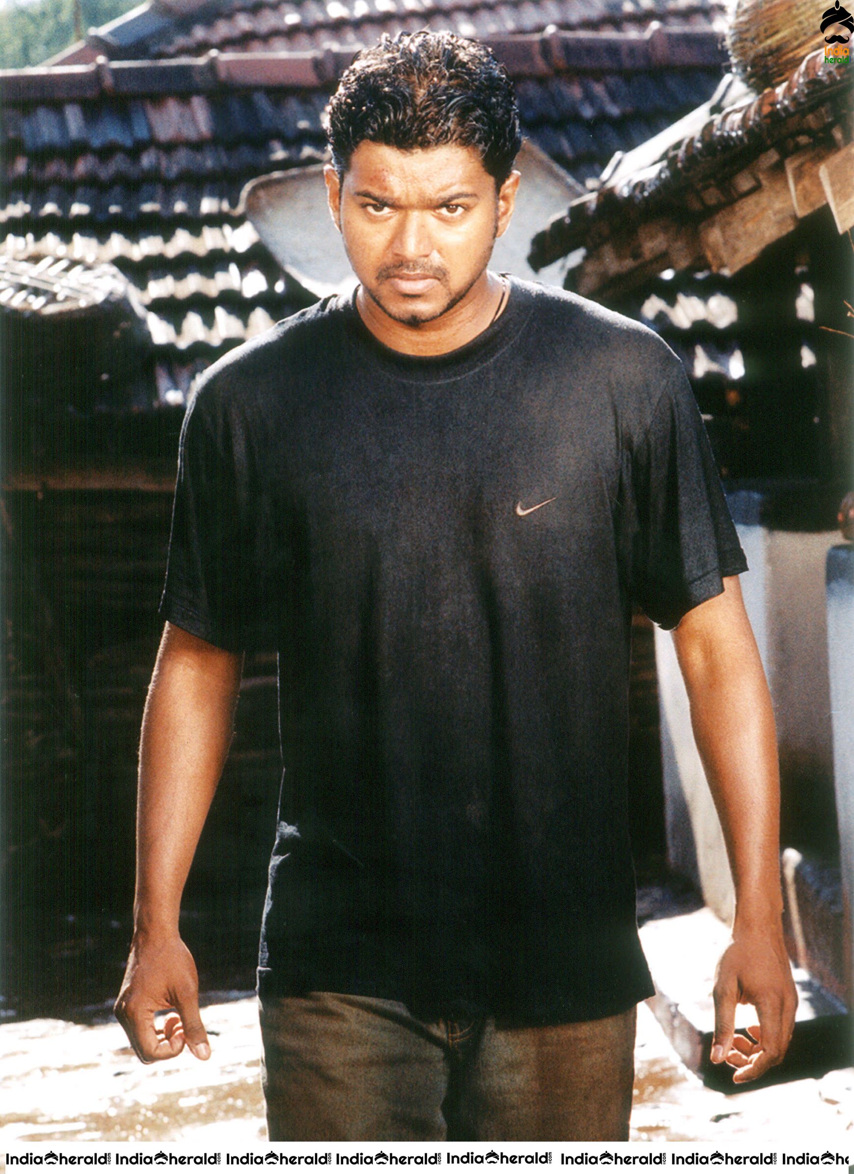 Rare and Unseen Photos of 2004 Blockbuster Okkadu Remake featuring Vijay and Trisha Set 5