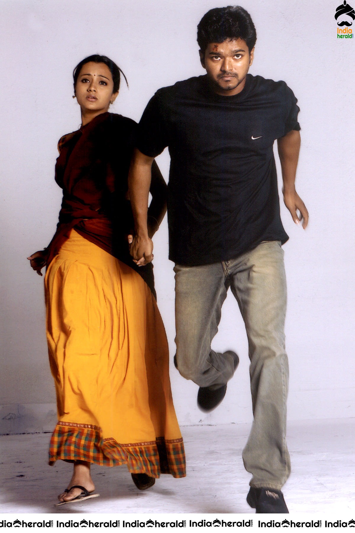 Rare and Unseen Photos of 2004 Blockbuster Okkadu Remake featuring Vijay and Trisha Set 5