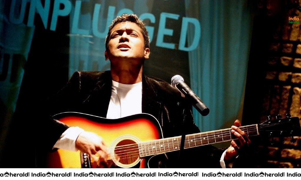 Rare and Unseen Photos of Suriya in Vaaranam Aayiram Set 2