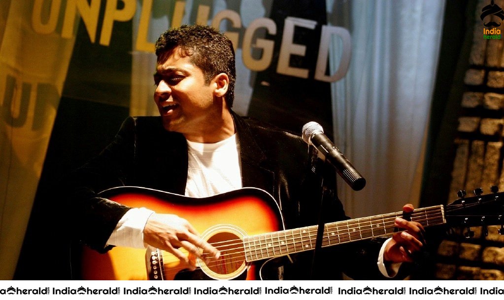 Rare and Unseen Photos of Suriya in Vaaranam Aayiram Set 3