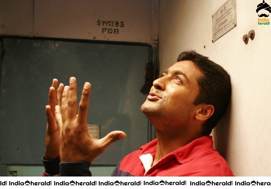 Rare and Unseen Photos of Suriya in Vaaranam Aayiram Set 4