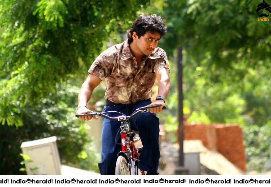 Rare and Unseen Photos of Suriya in Vaaranam Aayiram Set 5