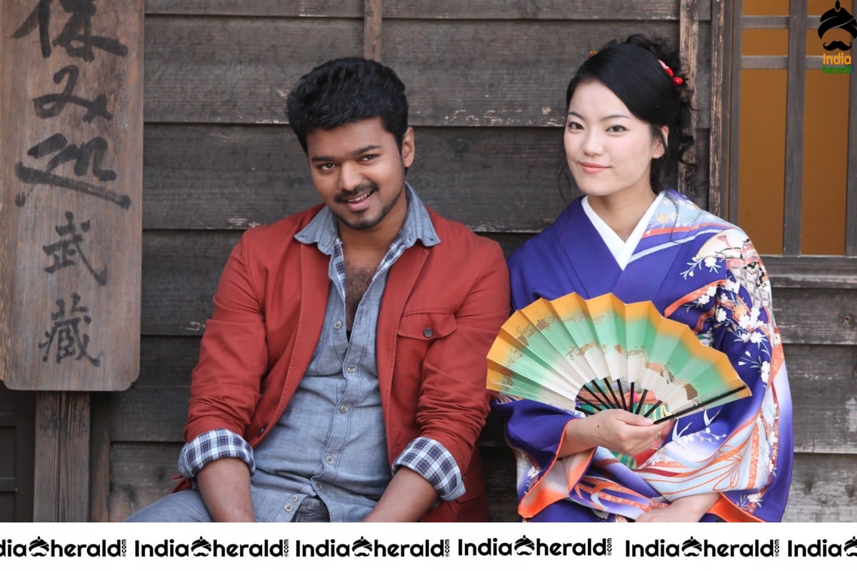 Rare and Unseen Photos of Vijay and Kajal Aggarwal from Jilla movie Set 1