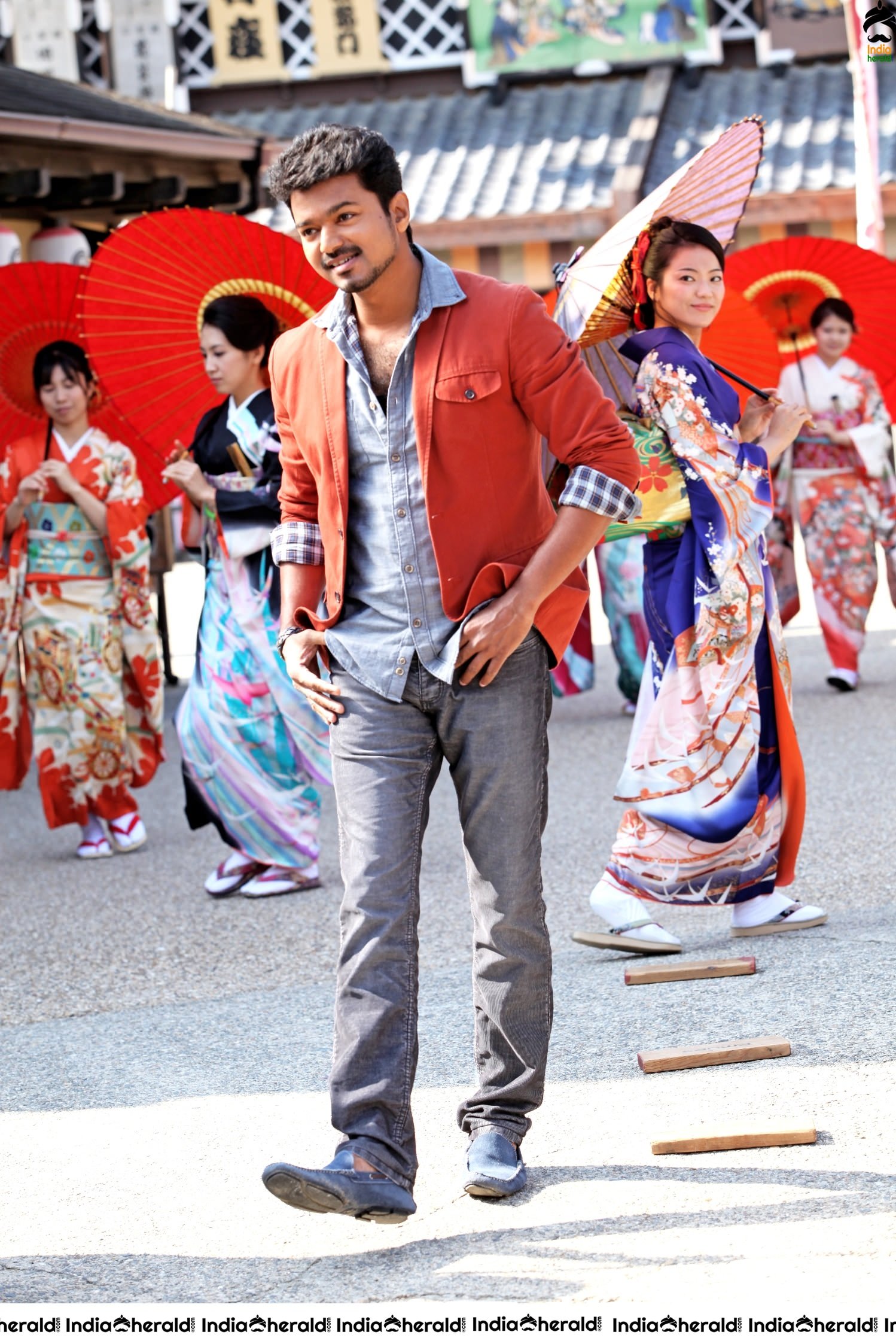 Rare and Unseen Photos of Vijay and Kajal Aggarwal from Jilla movie Set 5