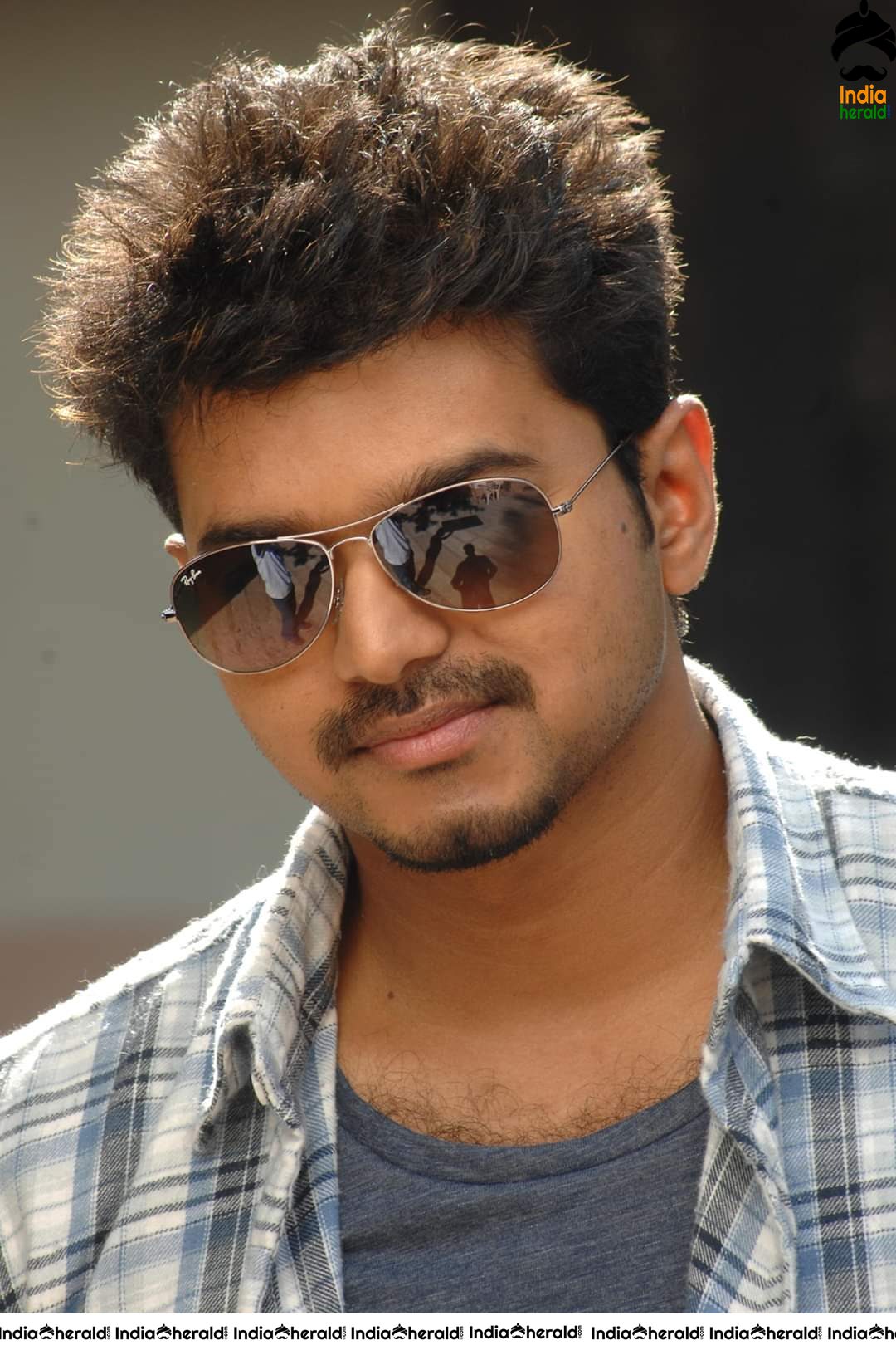 Rare and Unseen Photos of Vijay and Kajal from Thuppakki Movie Set 1