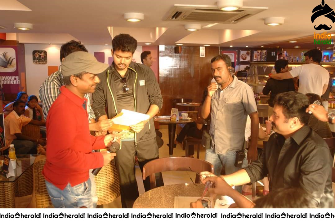 Rare and Unseen Photos of Vijay and Kajal from Thuppakki Movie Set 2