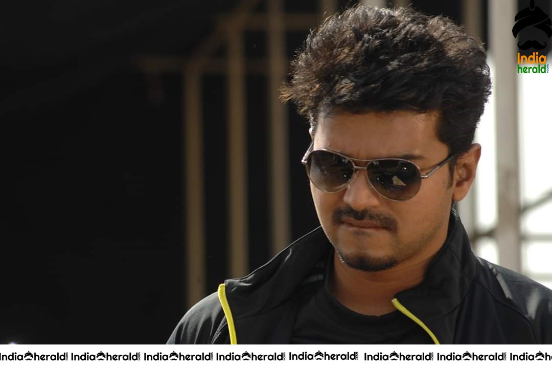 Rare and Unseen Photos of Vijay and Kajal from Thuppakki Movie Set 2