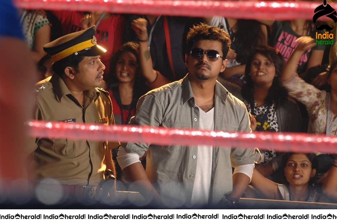 Rare and Unseen Photos of Vijay and Kajal from Thuppakki Movie Set 2