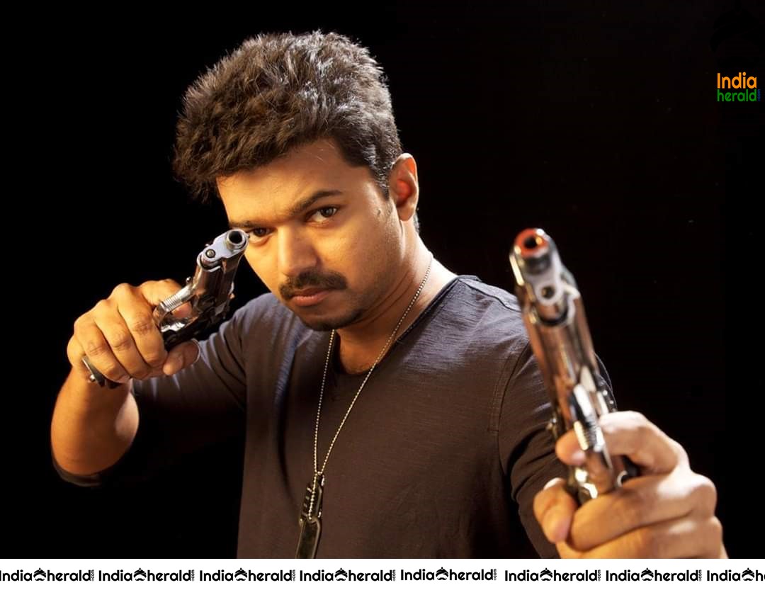 Rare and Unseen Photos of Vijay and Kajal from Thuppakki Movie Set 3