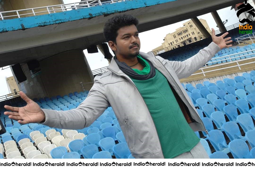 Rare and Unseen Photos of Vijay and Kajal from Thuppakki Movie Set 5