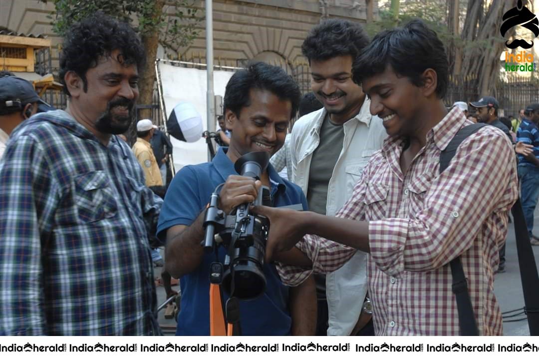 Rare and Unseen Photos of Vijay and Kajal from Thuppakki Movie Set 5