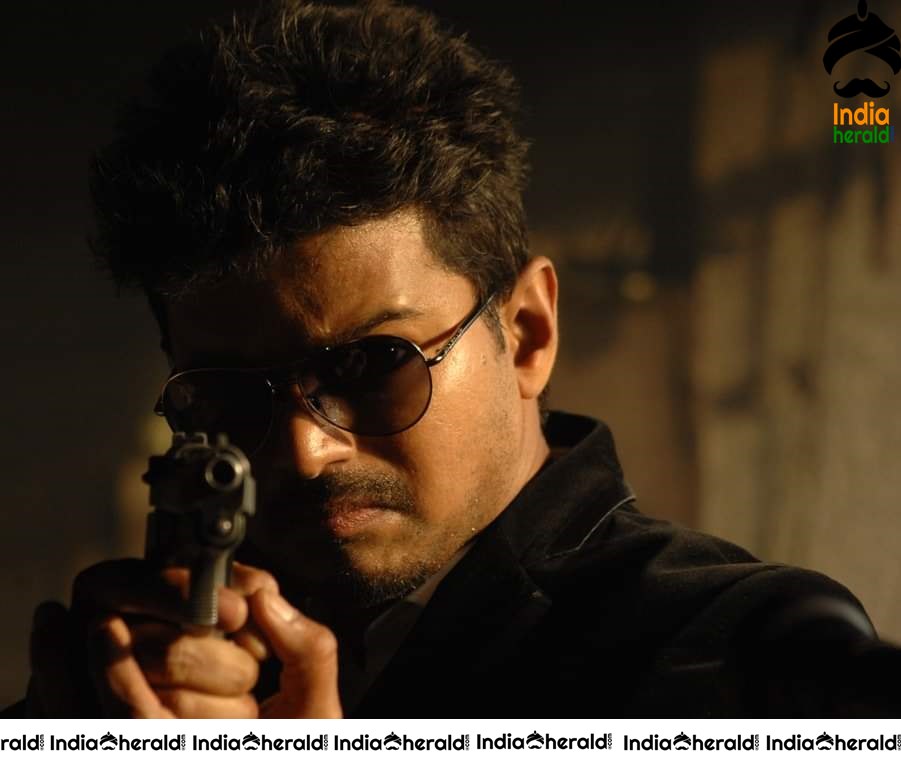 Rare and Unseen Photos of Vijay and Kajal from Thuppakki Movie Set 6