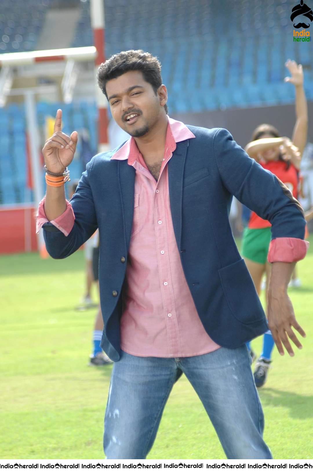 Rare and Unseen Photos of Vijay and Kajal from Thuppakki Movie Set 6