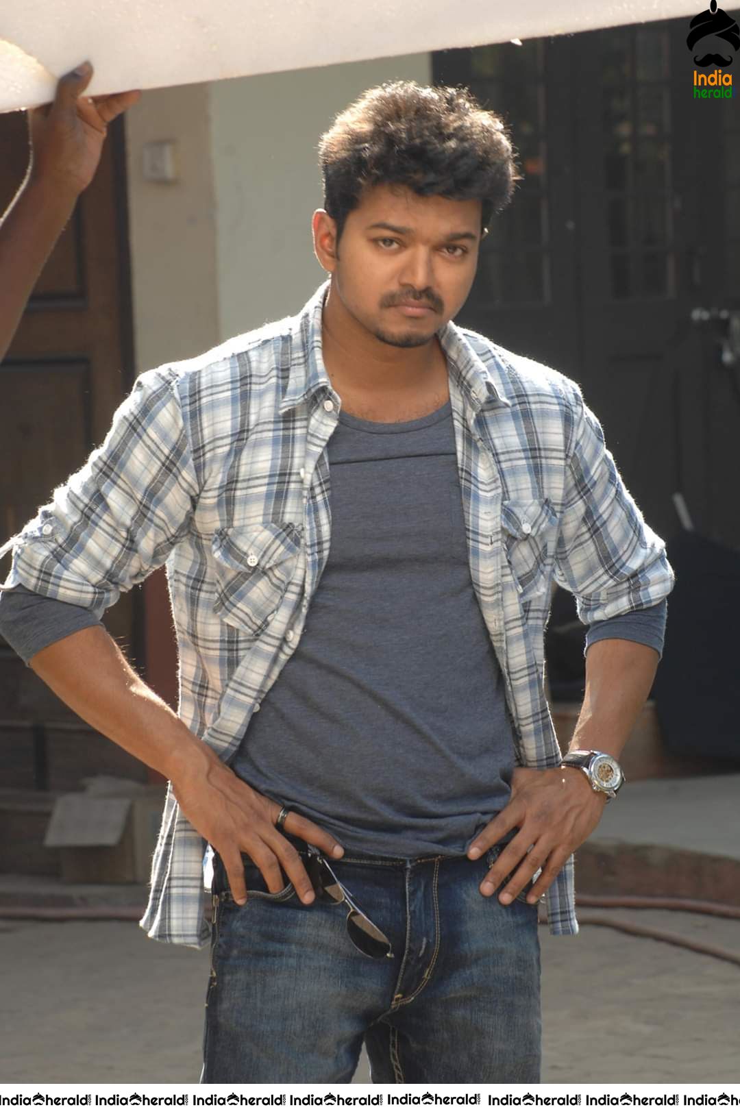 Rare and Unseen Photos of Vijay and Kajal from Thuppakki Movie Set 6