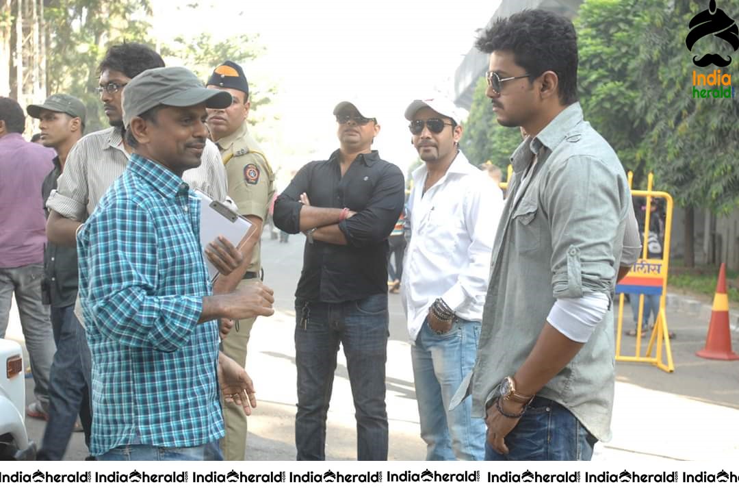 Rare and Unseen Photos of Vijay and Kajal from Thuppakki Movie Set 6