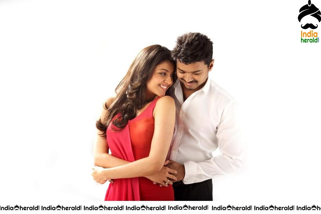Rare and Unseen Photos of Vijay and Kajal from Thuppakki Movie Set 7