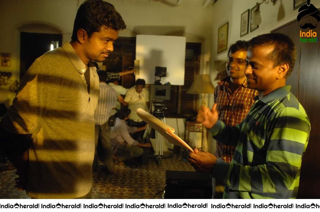 Rare and Unseen Photos of Vijay and Kajal from Thuppakki Movie Set 7