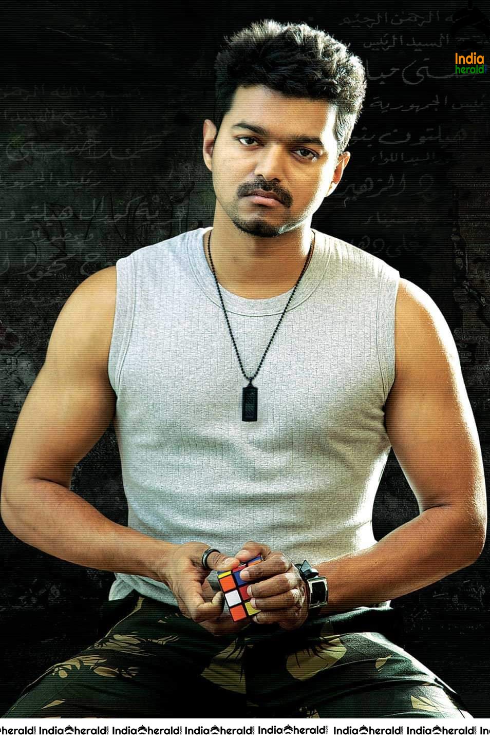 Rare and Unseen Photos of Vijay and Kajal from Thuppakki Movie Set 7