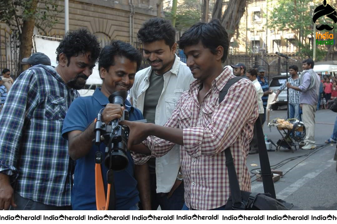 Rare and Unseen Photos of Vijay and Kajal from Thuppakki Movie Set 7