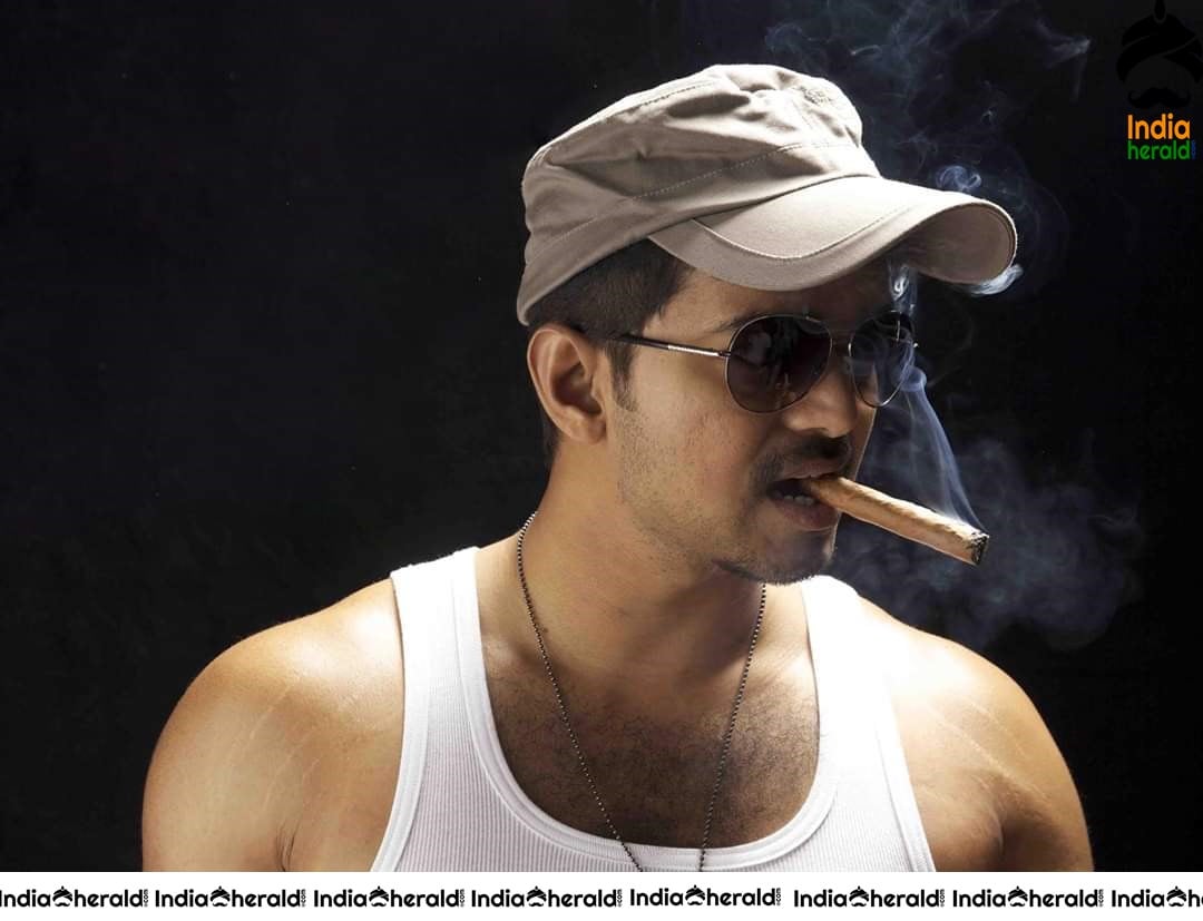 Rare and Unseen Photos of Vijay and Kajal from Thuppakki Movie Set 7