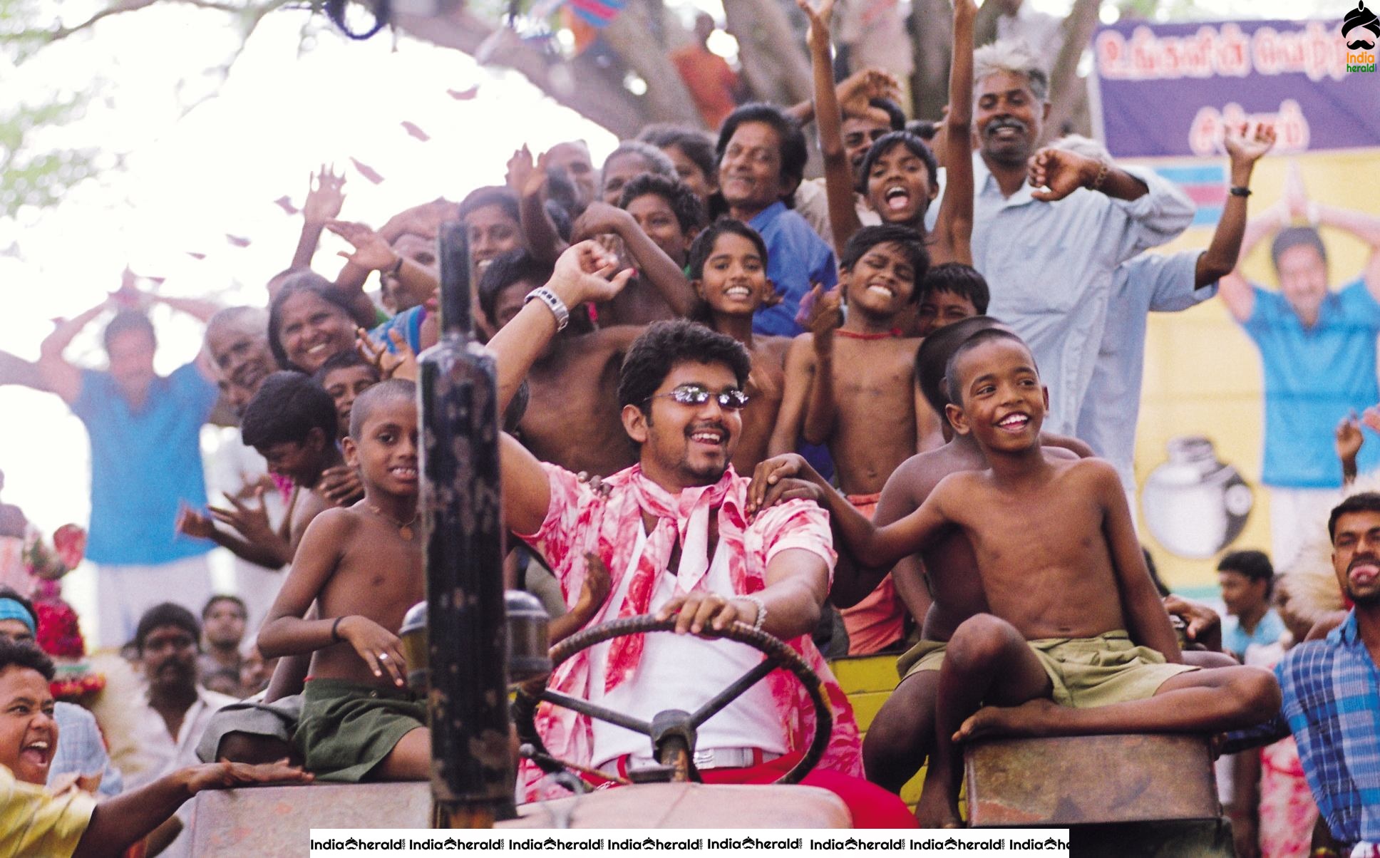 Rare and Unseen Stills of 2005 Blockbuster Tamil movie Sivakasi Set 5