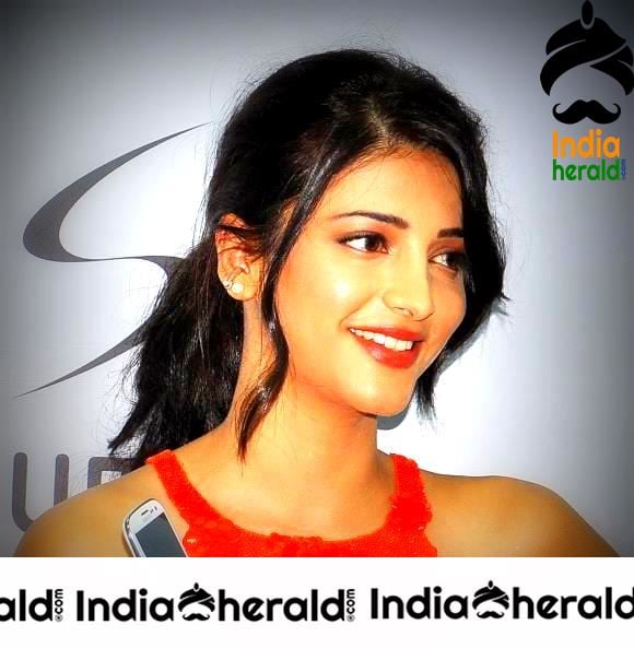 Rare Photos Collection of Shruti Haasan as her Birthday Special Set 2