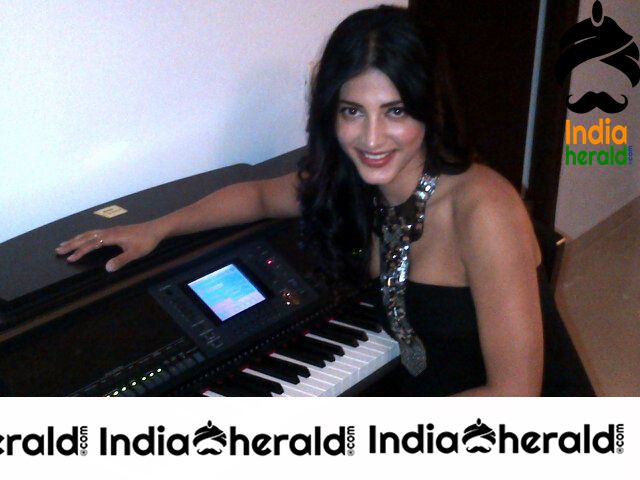 Rare Photos Collection of Shruti Haasan as her Birthday Special Set 2