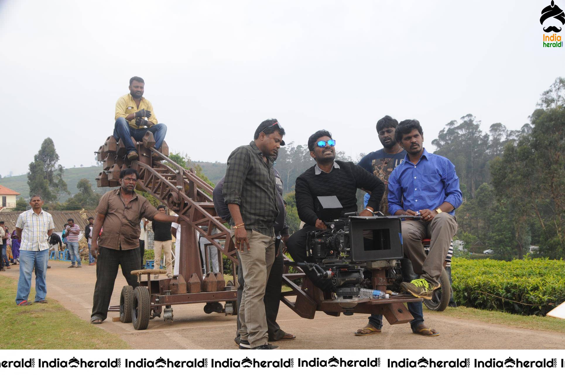Rare Photos of Jiiva and Kajal Aggarwal in Kavalai Vendaam movie Set 3