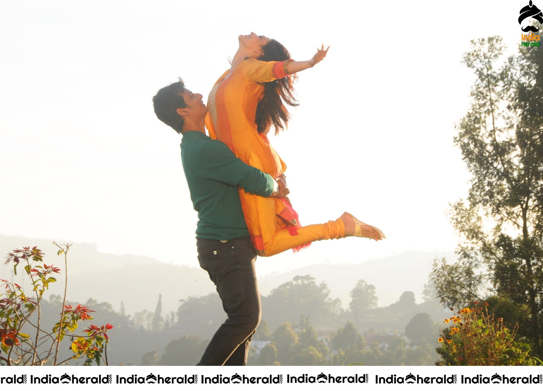 Rare Photos of Jiiva and Kajal Aggarwal in Kavalai Vendaam movie Set 3