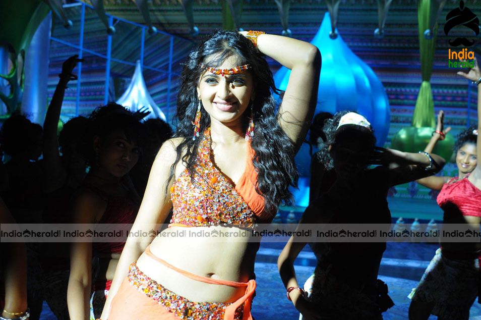 Rare Vintage Hot Photos of Anushka Exposing and Teasing our Mood Set 2