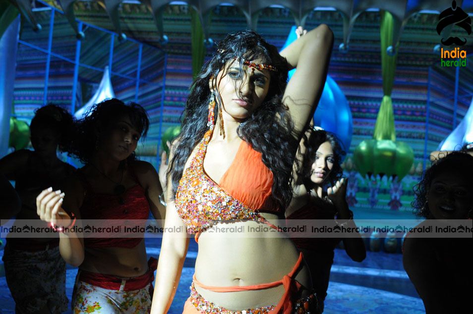 Rare Vintage Hot Photos of Anushka Exposing and Teasing our Mood Set 2