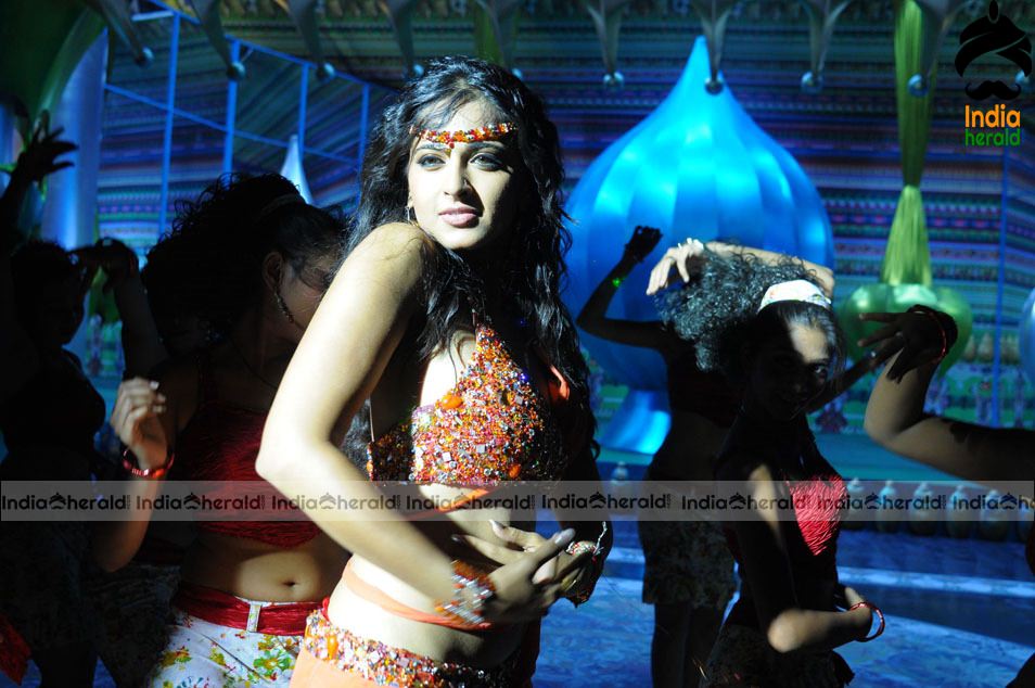 Rare Vintage Hot Photos of Anushka Exposing and Teasing our Mood Set 2