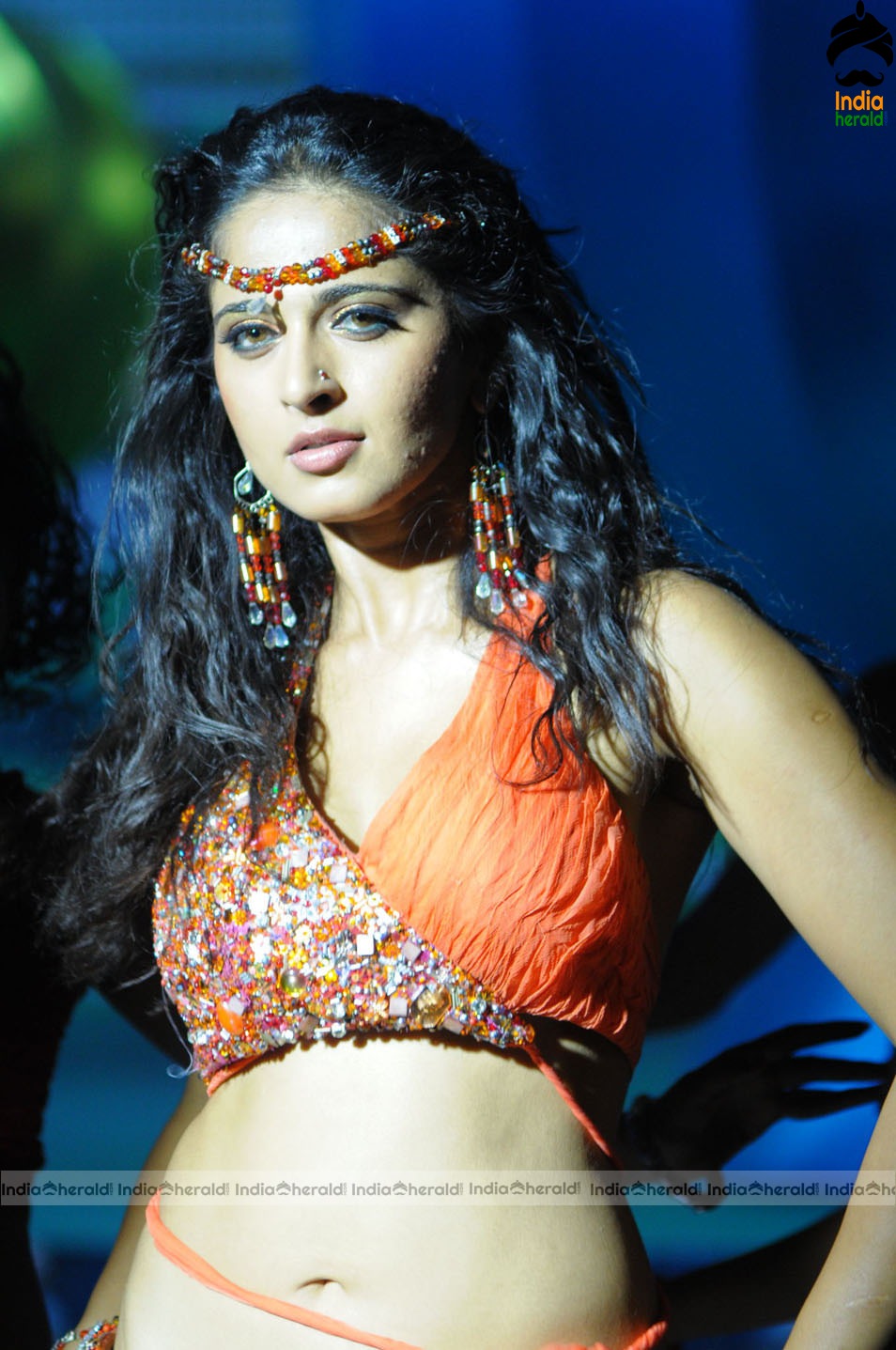 Rare Vintage Hot Photos of Anushka Exposing and Teasing our Mood Set 2