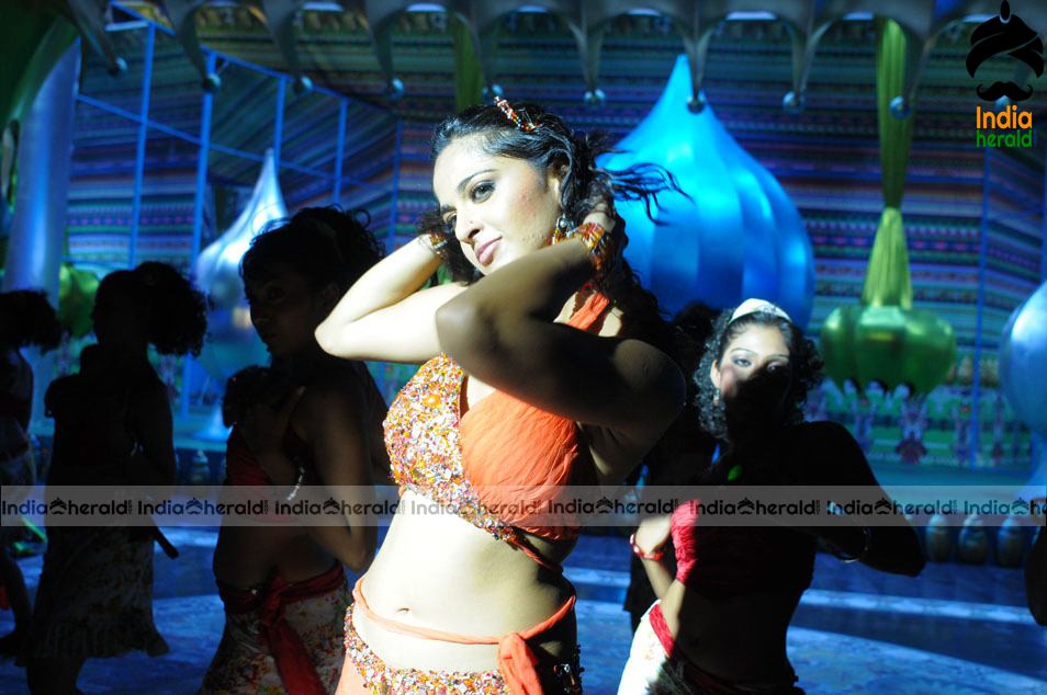 Rare Vintage Hot Photos of Anushka Exposing and Teasing our Mood Set 2