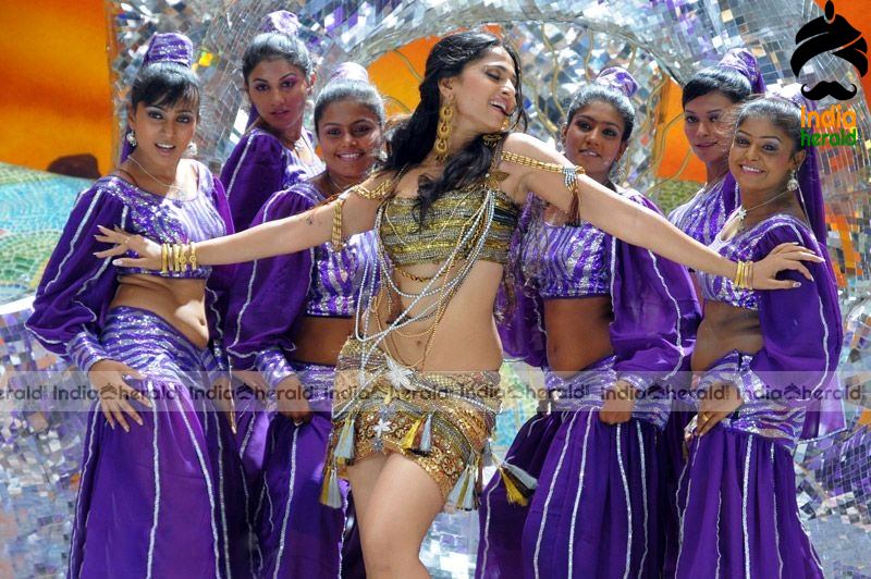 Rare Vintage Hot Photos of Anushka Exposing and Teasing our Mood Set 4