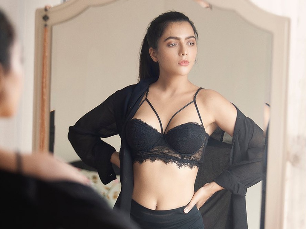 Rare Wallpapers Of Ruhi Singh