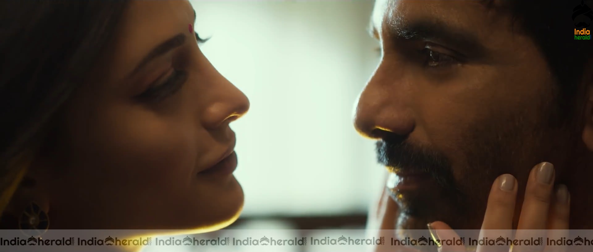 Ravi Teja and Shruti Haasan in Krack Teaser HD Stills Set 2